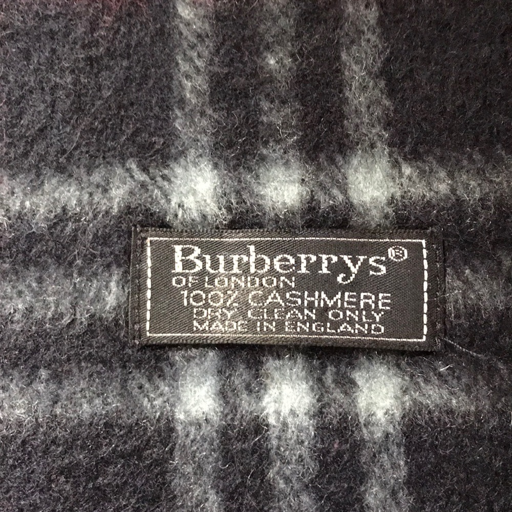 Burberry Authentic 100 cashmere scarf